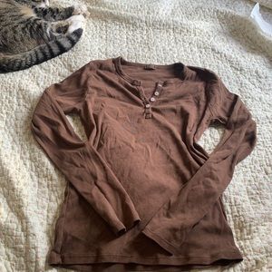 brandy melville brown long sleeve. ONE SIZE. no stains or damage, worn only once